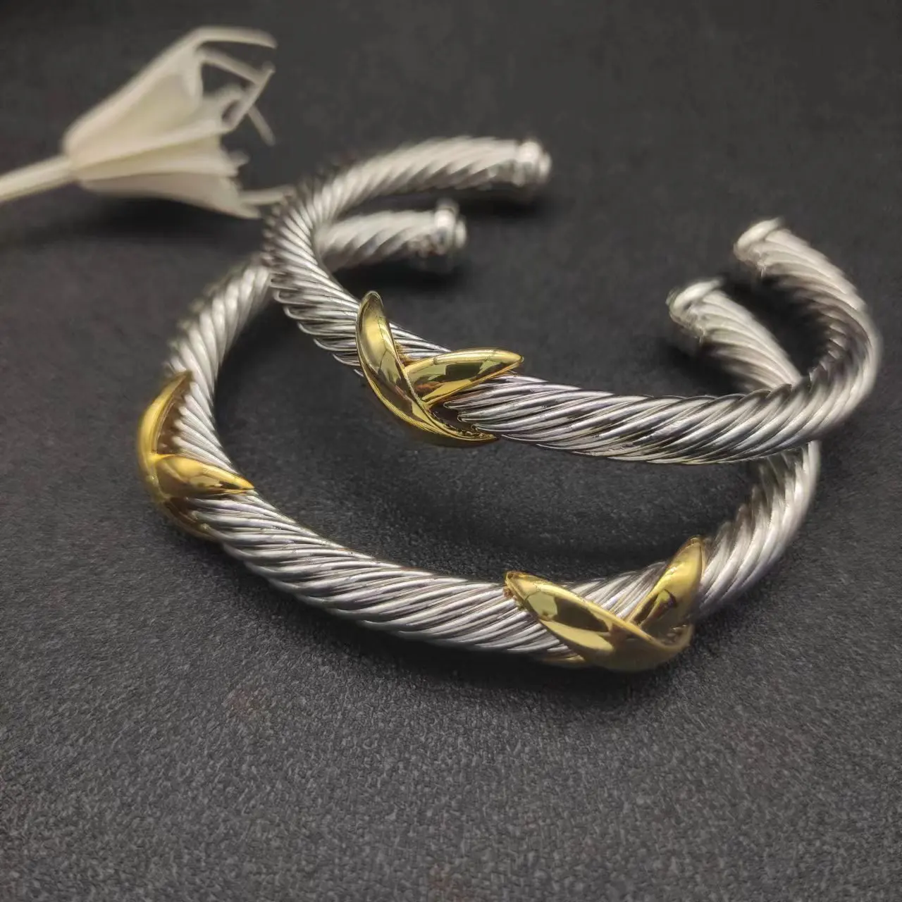 DY X Bangle Bracelet For Women High Quality Station Cable Cross Collection Vintage Ethnic Loop Hoop Punk Jewelry Band
DY X Bangle Bracelet For Women High Quality Station Cable Cross Collection Vintage Ethnic Loop Hoop Punk Jewelry Band