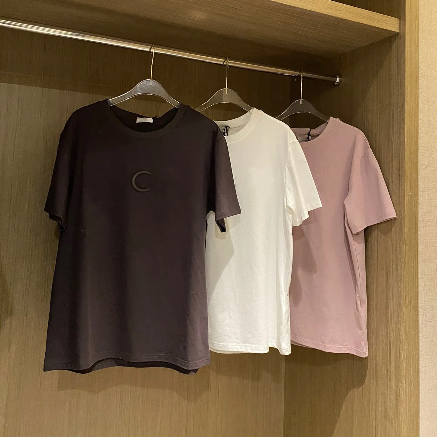Summer T-shirts Luxury Brand Letter Print Top Version Cotton Harajuku T-shirts Women and Men Fashion Streetwear Top Couple Tees
Summer T-shirts Luxury Brand Letter Print Top Version Cotton Harajuku T-shirts Women and Men Fashion Streetwear Top Couple Tees