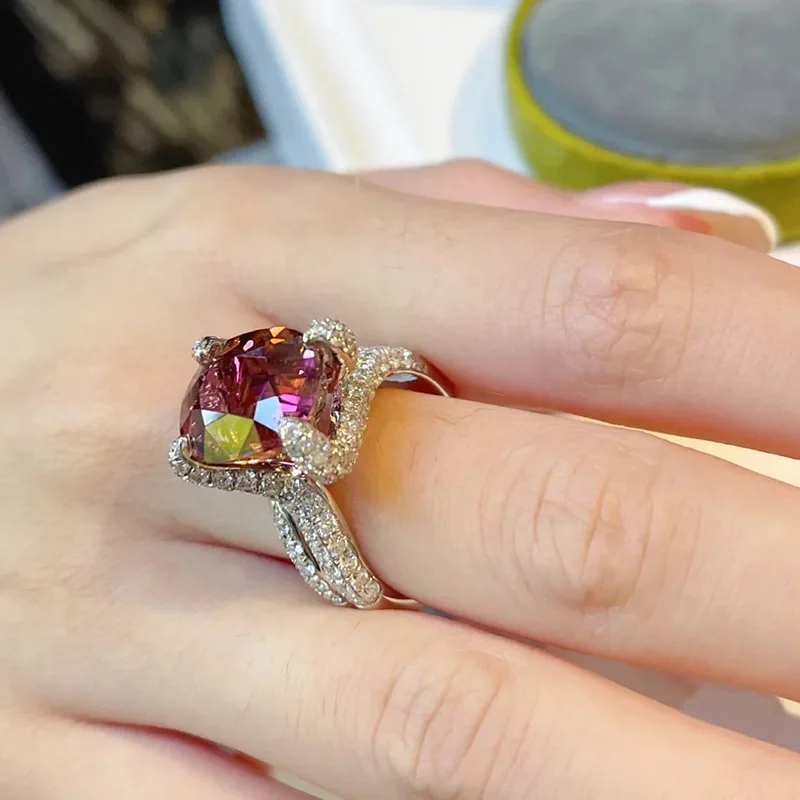 Женское кольцо из серебра 925 пробы с овальным Рубином 4 карата
Женское кольцо из серебра 925 пробы с овальным Рубином 4 карата