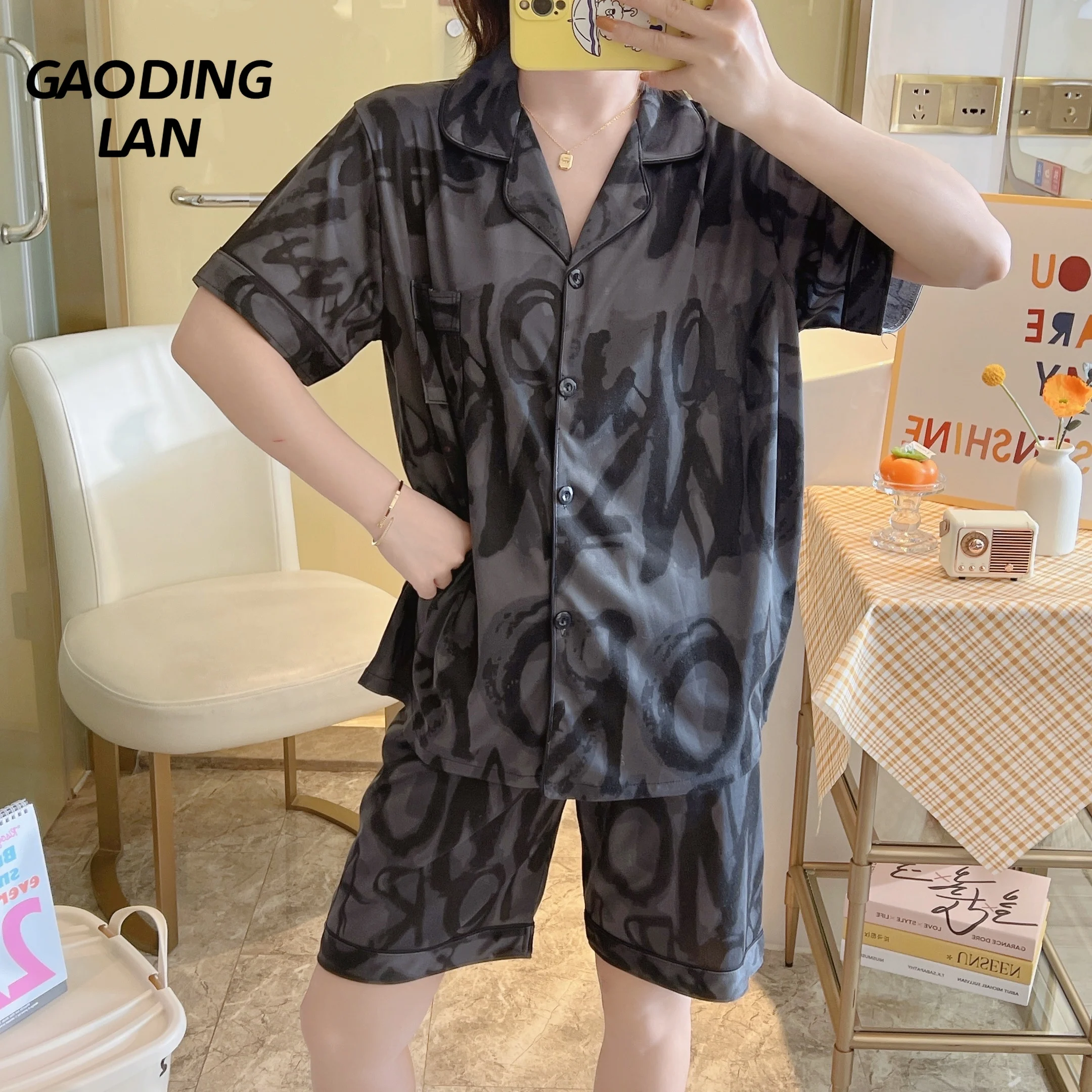 Summer Women Turndown Collar Short Sleeve Pajamas Set Letter Print Cardigan Pyjamas Female Shorts 2piece Home Sleepwear Suit
Summer Women Turndown Collar Short Sleeve Pajamas Set Letter Print Cardigan Pyjamas Female Shorts 2piece Home Sleepwear Suit