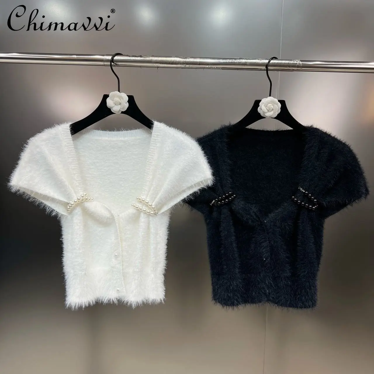 Fall New Fashion Sexy Square Collar Short Sleeve Pearl Chain Knitted Top Women Elegant Single-Breasted Furry Pure Ins Sweater
Fall New Fashion Sexy Square Collar Short Sleeve Pearl Chain Knitted Top Women Elegant Single-Breasted Furry Pure Ins Sweater