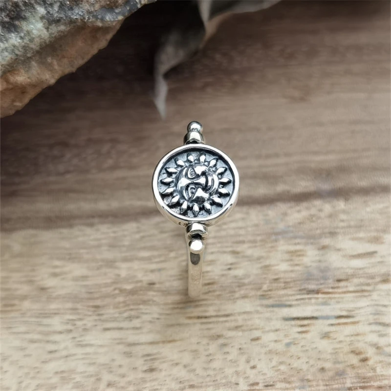 Greek Myth Human Face Sun Moon Reversible Finger Ring For Women Personalized Ring Femaloe Accessories Wedding Party Gift Jewelry
Greek Myth Human Face Sun Moon Reversible Finger Ring For Women Personalized Ring Femaloe Accessories Wedding Party Gift Jewelry