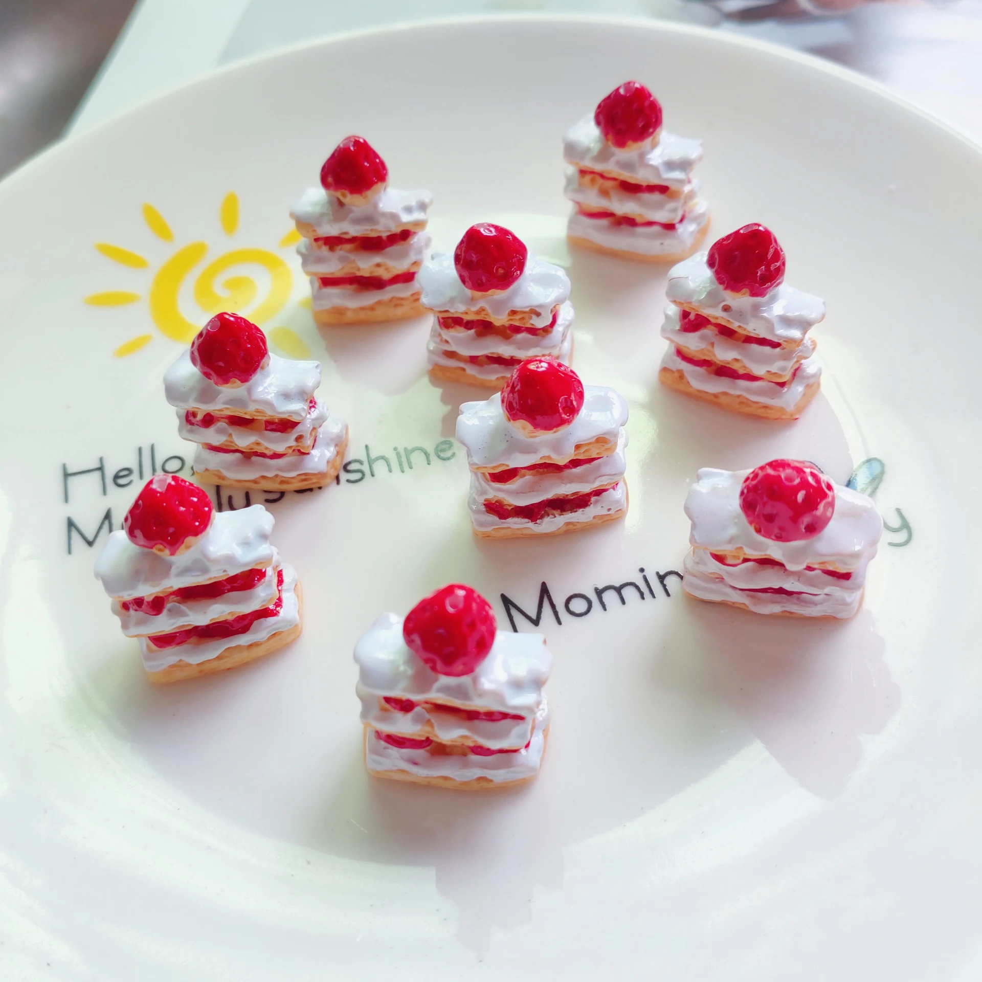 50pcs Cute Resin Simulation Strawberry Napoleon Cake for Child Dollhouse Toy Key-chain DIY Decoration
50pcs Cute Resin Simulation Strawberry Napoleon Cake for Child Dollhouse Toy Key-chain DIY Decoration