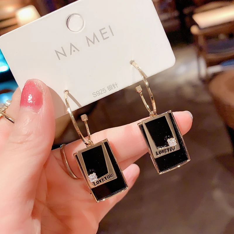Long Style Retro Earrings High-end French 2022 New Trend Earrings Fashion Simple Exquisite Women Geometric Jewelry Earrring
Long Style Retro Earrings High-end French 2022 New Trend Earrings Fashion Simple Exquisite Women Geometric Jewelry Earrring