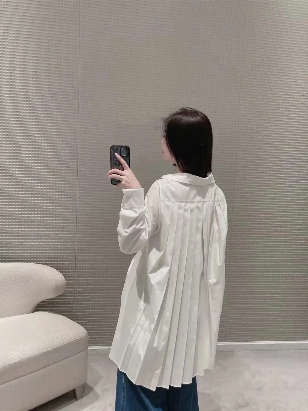 Bee Embroidered Back Pleated Loose Women Blouse Simple Long-sleeved Turn-down Collar Top White Office Lady 100% Cotton Shirts
Bee Embroidered Back Pleated Loose Women Blouse Simple Long-sleeved Turn-down Collar Top White Office Lady 100% Cotton Shirts