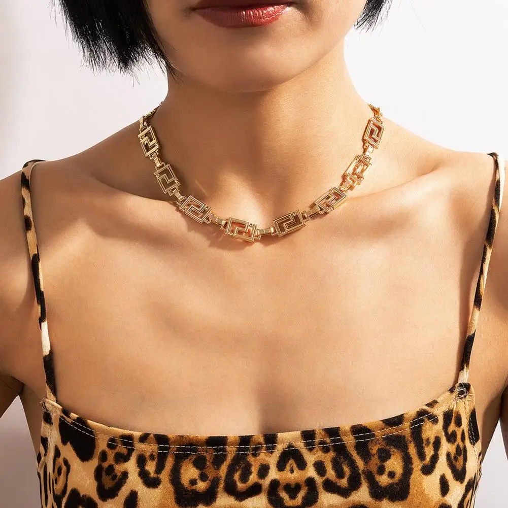 Clavicle Chain Geometric Short Decoration Labyrinth Clavicle Chain Necklace Jewelry Collarbone Necklace for Daily Wear
Clavicle Chain Geometric Short Decoration Labyrinth Clavicle Chain Necklace Jewelry Collarbone Necklace for Daily Wear