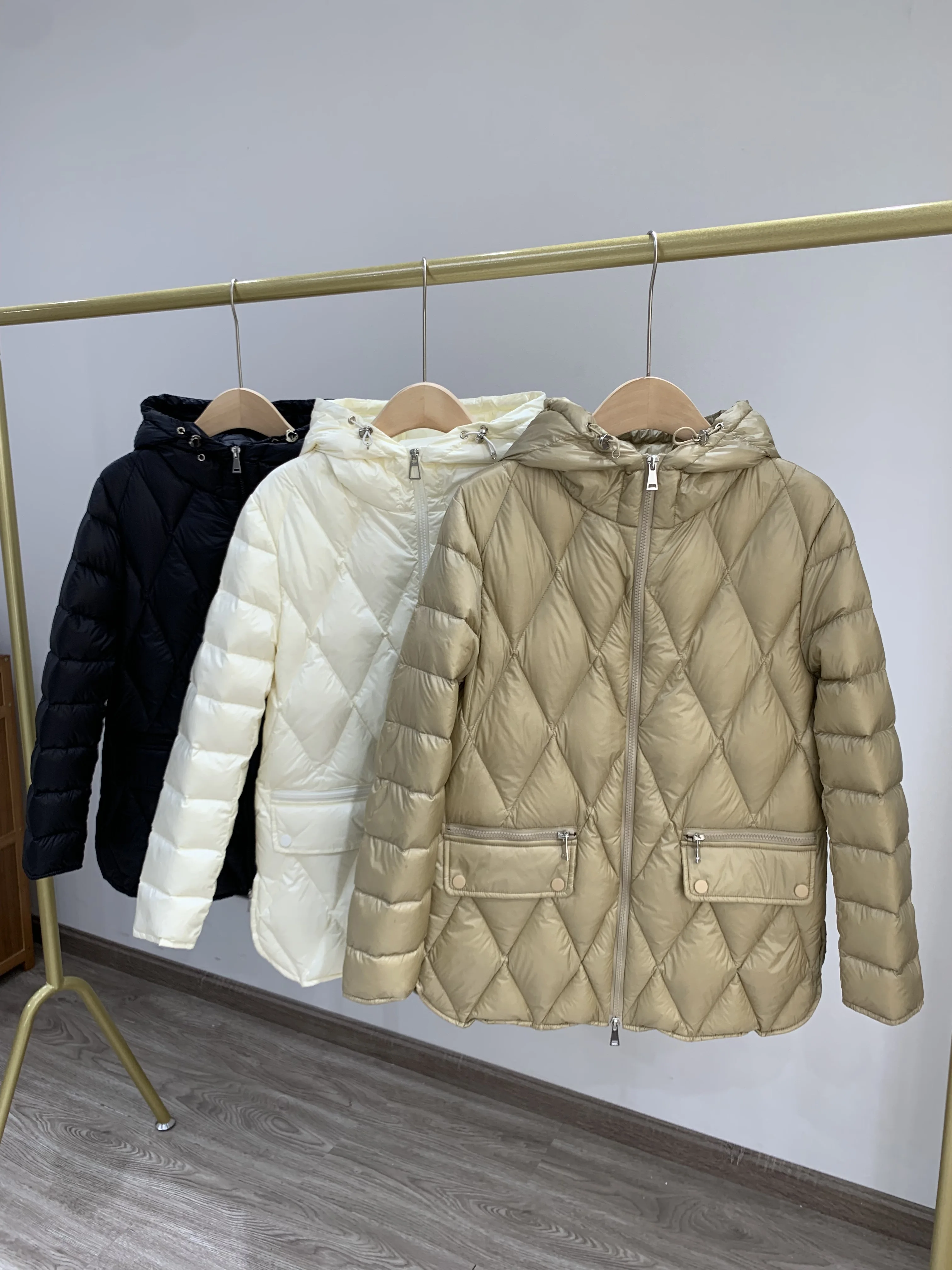 LOEHSAO 2022 New Women's Down jacket Hooded belt with waistband Khaki black white long sleeved coat Women
LOEHSAO 2022 New Women's Down jacket Hooded belt with waistband Khaki black white long sleeved coat Women
