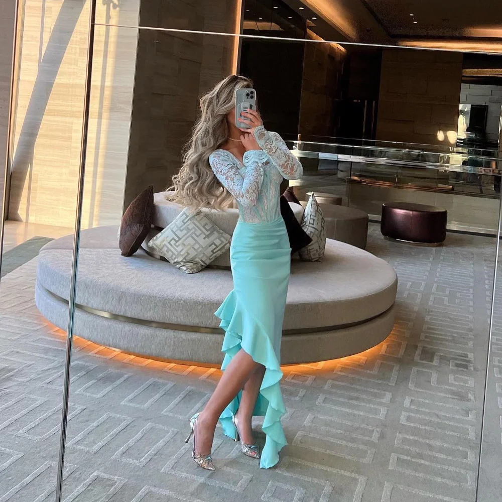 Платье женское вечернее атласное до середины икры с V-образным вырезом и элегантной аппликацией
Платье женское вечернее атласное до середины икры с V-образным вырезом и элегантной аппликацией