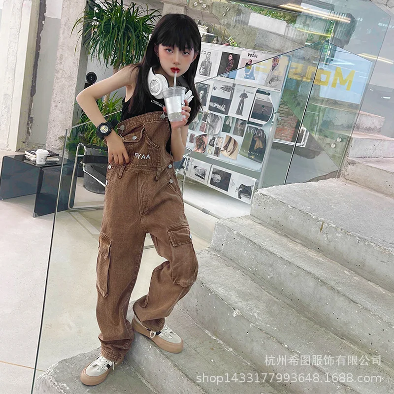 Girls retro brown denim overalls 2022 summer new American style fried street thin section ins tide 
Girls retro brown denim overalls 2022 summer new American style fried street thin section ins tide