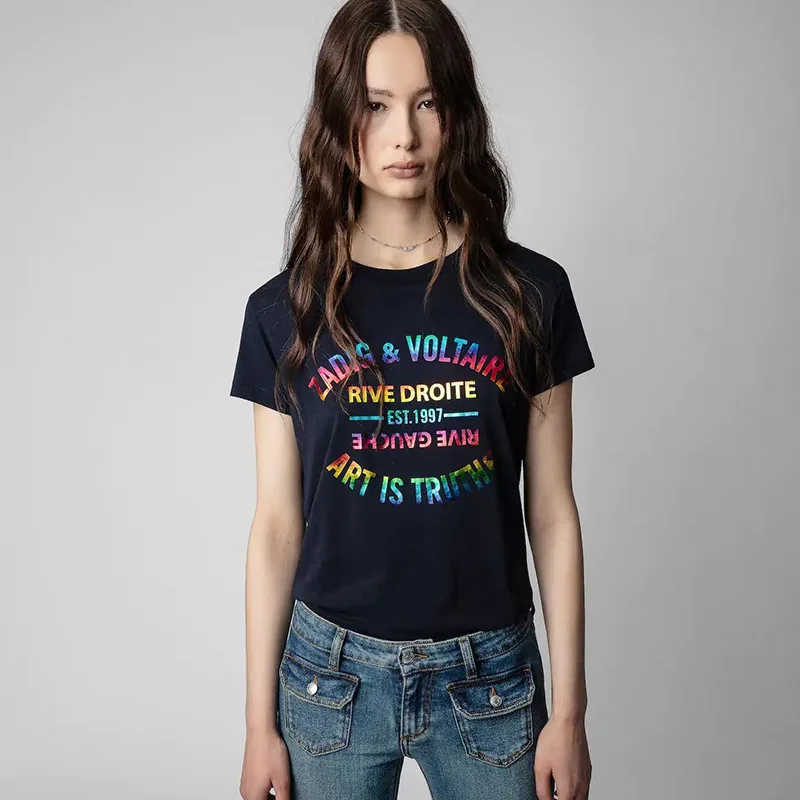 2023 New Zadigs Color Letter Print T-shirts Women Summer V-Voltaire Short Sleeves Tees Tops Streetwear Fashion O-neck T-shirts
2023 New Zadigs Color Letter Print T-shirts Women Summer V-Voltaire Short Sleeves Tees Tops Streetwear Fashion O-neck T-shirts