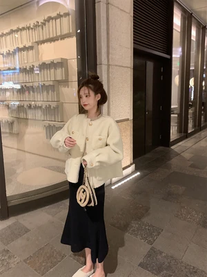 Short coat women's casual all-match coat thin section autumn new loose cardigan button outer wear
Short coat women's casual all-match coat thin section autumn new loose cardigan button outer wear