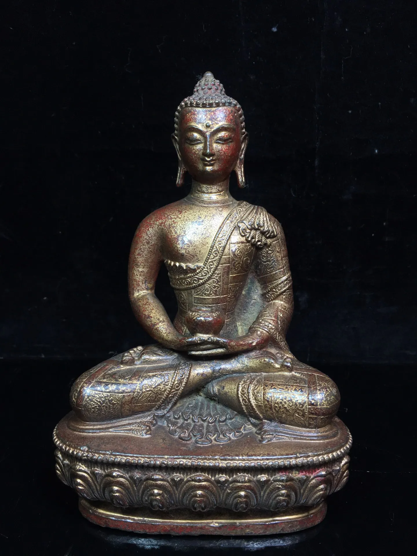 8" Tibetan Temple Collection Old Bronze Cinnabar mud gold Medicine Buddha Shakyamuni lotus platform worship buddha Town house
8" Tibetan Temple Collection Old Bronze Cinnabar mud gold Medicine Buddha Shakyamuni lotus platform worship buddha Town house