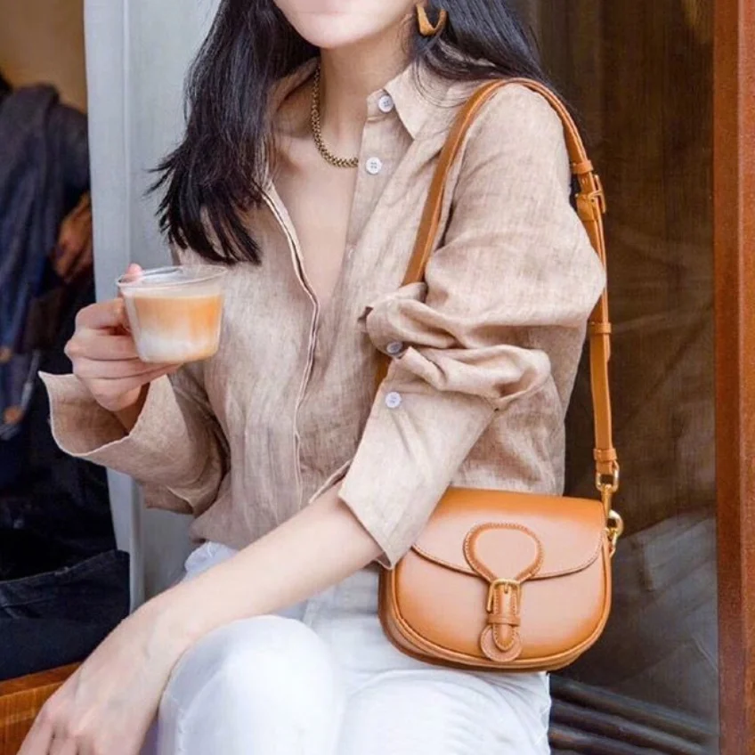 Hot Selling Half Round Leather Shape Saddle Bag Ladies Underarm Bag Flap Wide Handle One Shoulder Crossbody Small Square Bag
Hot Selling Half Round Leather Shape Saddle Bag Ladies Underarm Bag Flap Wide Handle One Shoulder Crossbody Small Square Bag