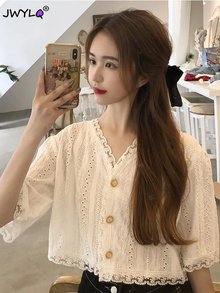 Lace Shirts Women White Cropped Tops 2023 Hollow Out All-match V-neck Half Sleeve Solid Single Breasted Fashion Mujer Clothes
Lace Shirts Women White Cropped Tops 2023 Hollow Out All-match V-neck Half Sleeve Solid Single Breasted Fashion Mujer Clothes