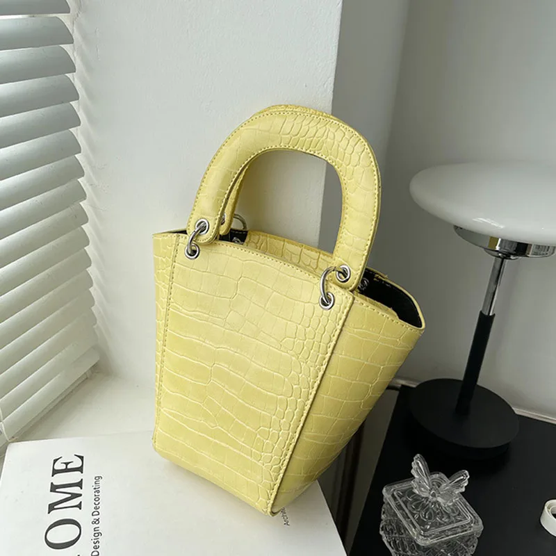 Spring Shell Shoulder Bags for Women Fashion Designer Female Handbags Large Capacity Solid Casual Crossbody Bag 2022 Trend
Spring Shell Shoulder Bags for Women Fashion Designer Female Handbags Large Capacity Solid Casual Crossbody Bag 2022 Trend