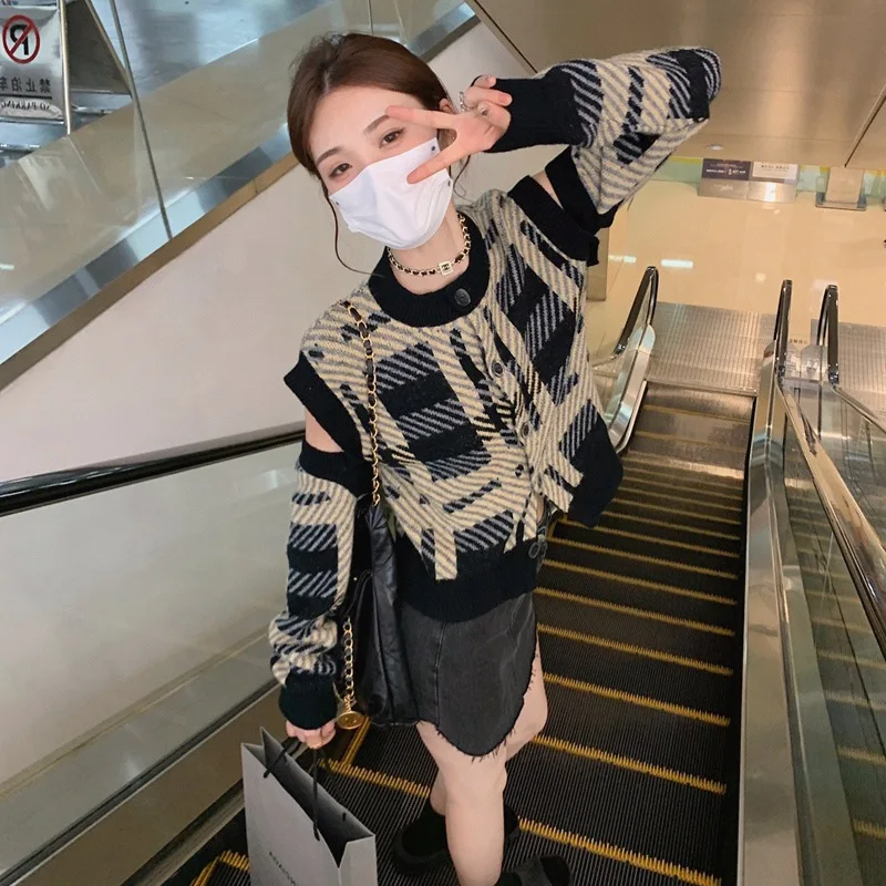 Off Shoulder Soft Wind Soft Glutinous Sweater Coat Mujer Autumn New Outerwear Plaid Contrast Color Knitted Cardigan Women
Off Shoulder Soft Wind Soft Glutinous Sweater Coat Mujer Autumn New Outerwear Plaid Contrast Color Knitted Cardigan Women