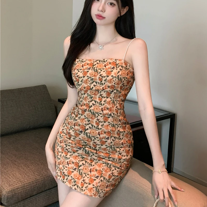 Женское винтажное платье на бретельках, повседневное облегающее платье с цветочным принтом, высокой талией и открытой спиной, на лето, 2022
Женское винтажное платье на бретельках, повседневное облегающее платье с цветочным принтом, высокой талией и открытой спиной, на лето, 2022