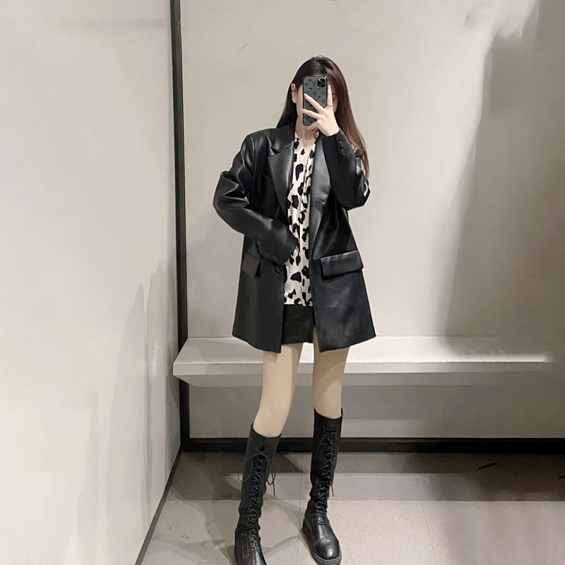 Women Fashion PU Faux Leather Loose Blazer Coat Vintage Pockets Long Sleeve Back Vents Female Outerwear Chic Tops
Women Fashion PU Faux Leather Loose Blazer Coat Vintage Pockets Long Sleeve Back Vents Female Outerwear Chic Tops