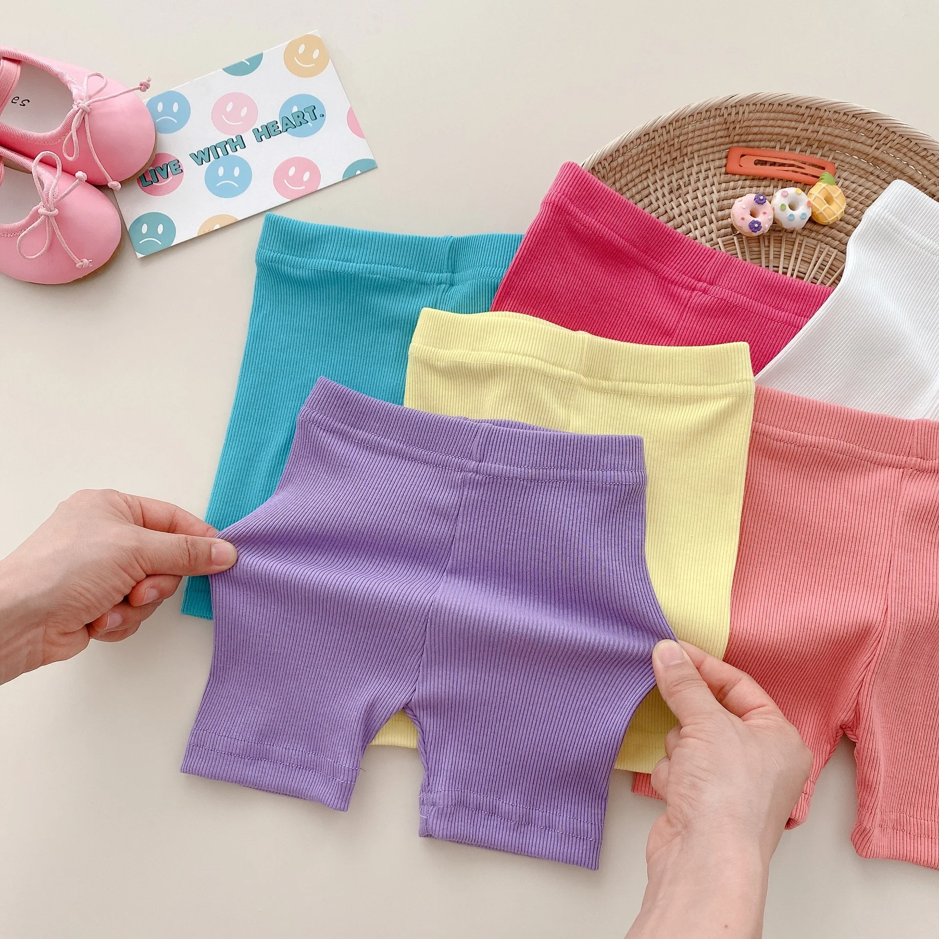 Летние модные детские обтягивающие эластичные шорты, повседневные хлопковые короткие брюки для девочек, карамельные цвета, короткие легги...
Летние модные детские обтягивающие эластичные шорты, повседневные хлопковые короткие брюки для девочек, карамельные цвета, короткие легги...