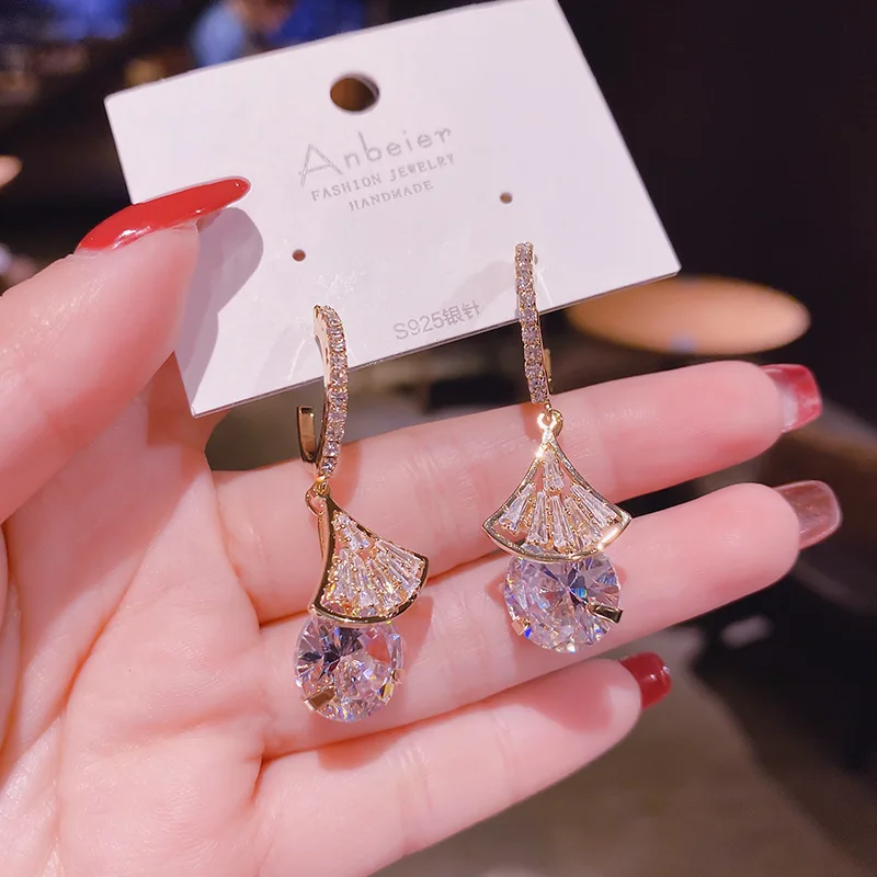 925 Silver Needle Real Gold Electroplating Small Fan Zircon Crystal Earrings Korean Version Exquisite Stud Earrings
925 Silver Needle Real Gold Electroplating Small Fan Zircon Crystal Earrings Korean Version Exquisite Stud Earrings