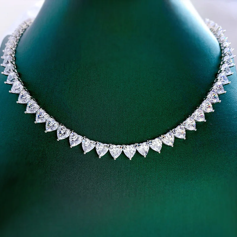 2023 New 17 inch s925 Silver Heart White High Carbon Diamond Necklace with European and American High Grade Female Neckwear 
2023 New 17 inch s925 Silver Heart White High Carbon Diamond Necklace with European and American High Grade Female Neckwear