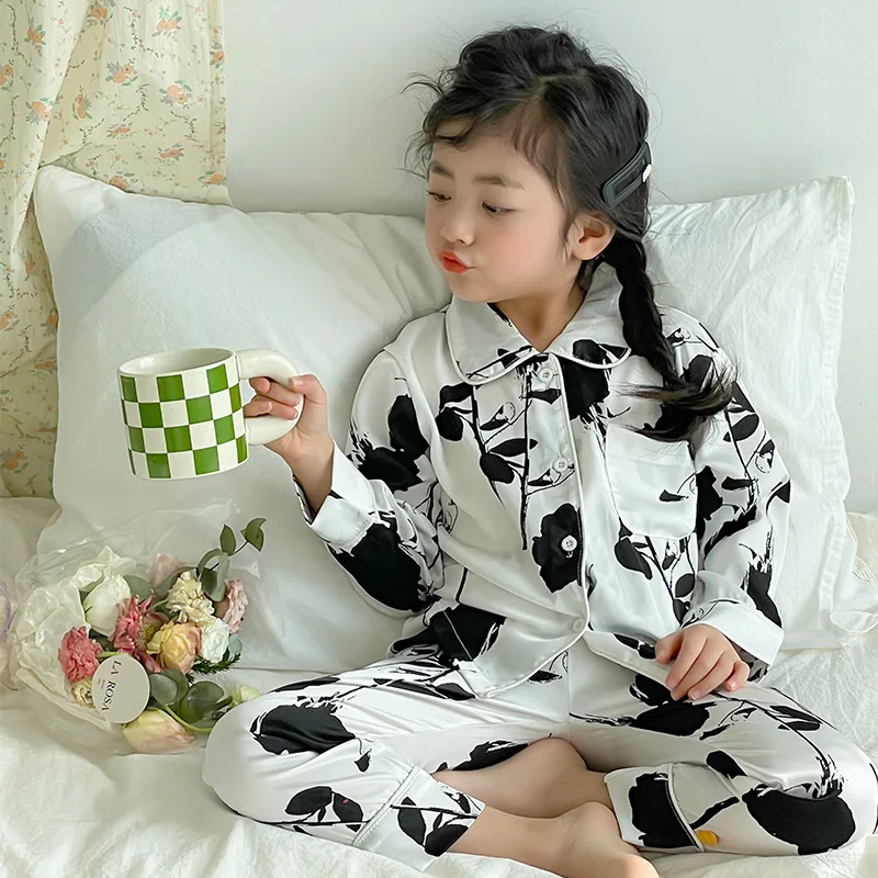 Summer Iced Silk Sleepwear for Girls Black White Print Pajama Sets Korean Turn-down Collar Long Sleeve Loungewear Kids Pyjamas
Summer Iced Silk Sleepwear for Girls Black White Print Pajama Sets Korean Turn-down Collar Long Sleeve Loungewear Kids Pyjamas