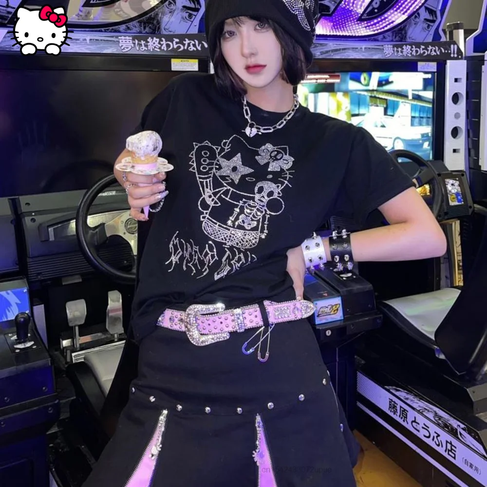 Gothic Black Short Sleeve T-shirts Summer Tide With Diamonds Sanrio Hello Kitty Loose Tees Vintage Crop Top Women Y2k Clothing
Gothic Black Short Sleeve T-shirts Summer Tide With Diamonds Sanrio Hello Kitty Loose Tees Vintage Crop Top Women Y2k Clothing
