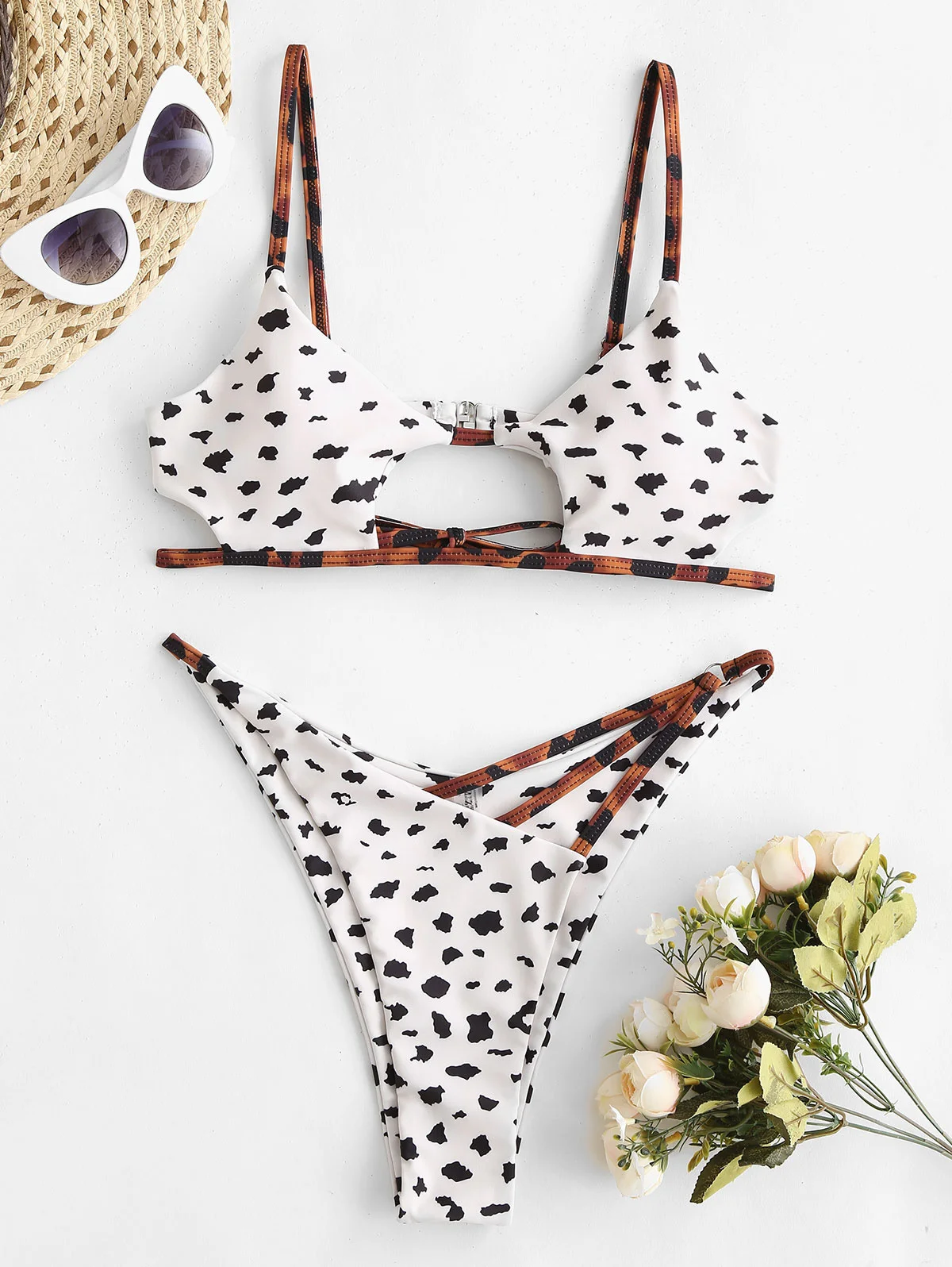 Женский раздельный купальник-бикини с маленькими лямками
Женский раздельный купальник-бикини с маленькими лямками