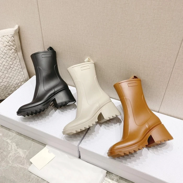Women's Boots New Rain Boots Women's Fashion Water Shoes Medium Tube Thick Sole Four Seasons Thick Heel Square Toe Booties
Women's Boots New Rain Boots Women's Fashion Water Shoes Medium Tube Thick Sole Four Seasons Thick Heel Square Toe Booties