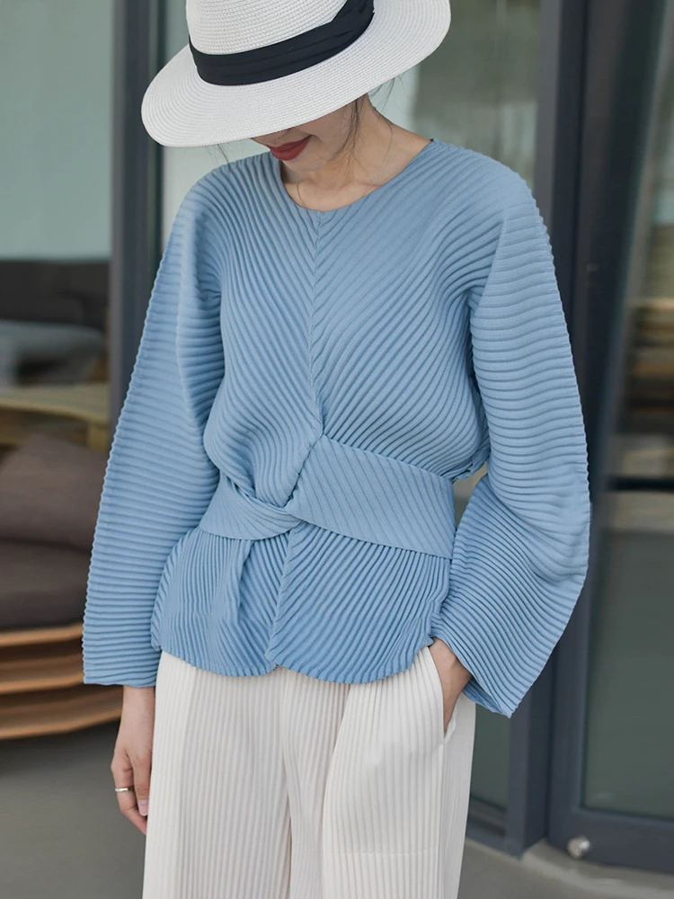 Miyake Pleated Belt Jacket Top Fall 2022 Winter New Designer Lacing Strap Waist T-shirt Korean Style Loose Blouse Women Clothing
Miyake Pleated Belt Jacket Top Fall 2022 Winter New Designer Lacing Strap Waist T-shirt Korean Style Loose Blouse Women Clothing