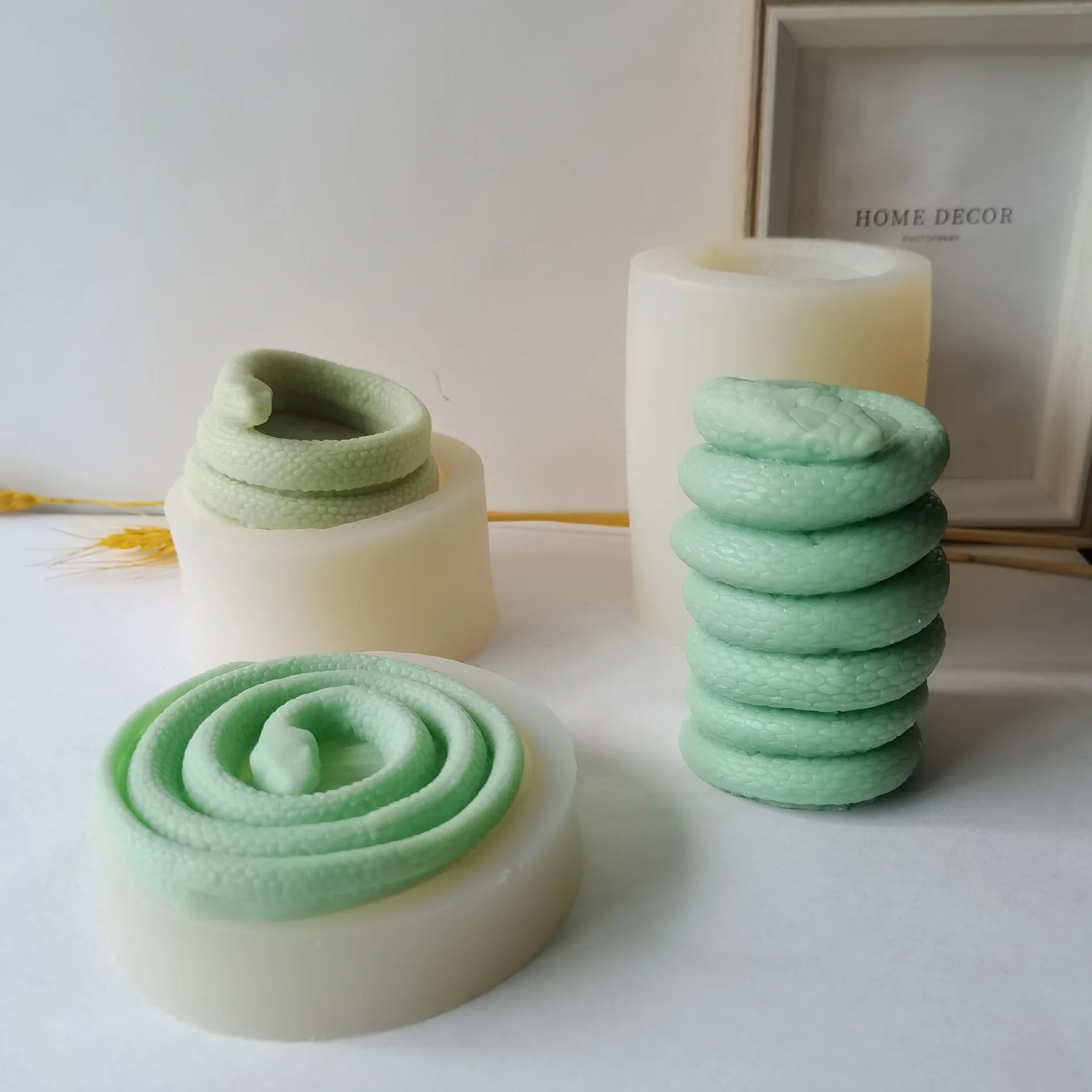 3D Snake-shaped Fondant Cake Chocolate Mousse Decoration Model Silicone Mold DIY Handmade Plaster Glue Soap Making Supplies
3D Snake-shaped Fondant Cake Chocolate Mousse Decoration Model Silicone Mold DIY Handmade Plaster Glue Soap Making Supplies