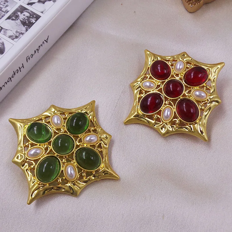 Брошь и название в средневековом стиле, с золотым покрытием
Брошь и название в средневековом стиле, с золотым покрытием