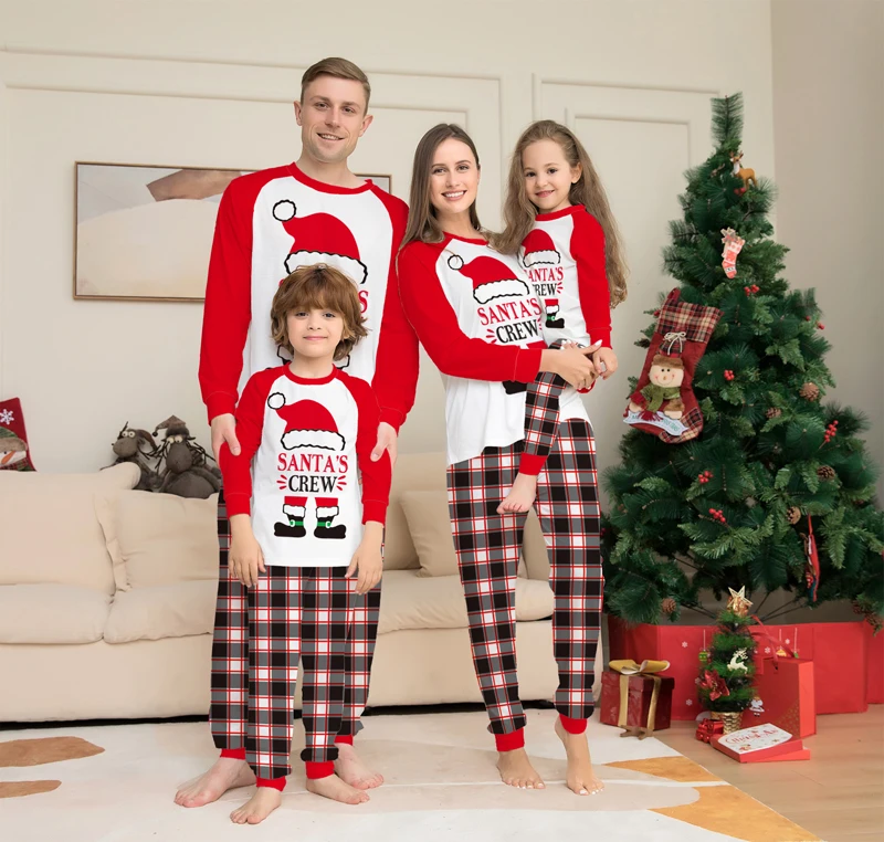 Red Christmas Family Matching Pajamas Set Mother Father Kids bear snowflake Print Clothes Baby Rompers Christmas Pajamas Family 
Red Christmas Family Matching Pajamas Set Mother Father Kids bear snowflake Print Clothes Baby Rompers Christmas Pajamas Family