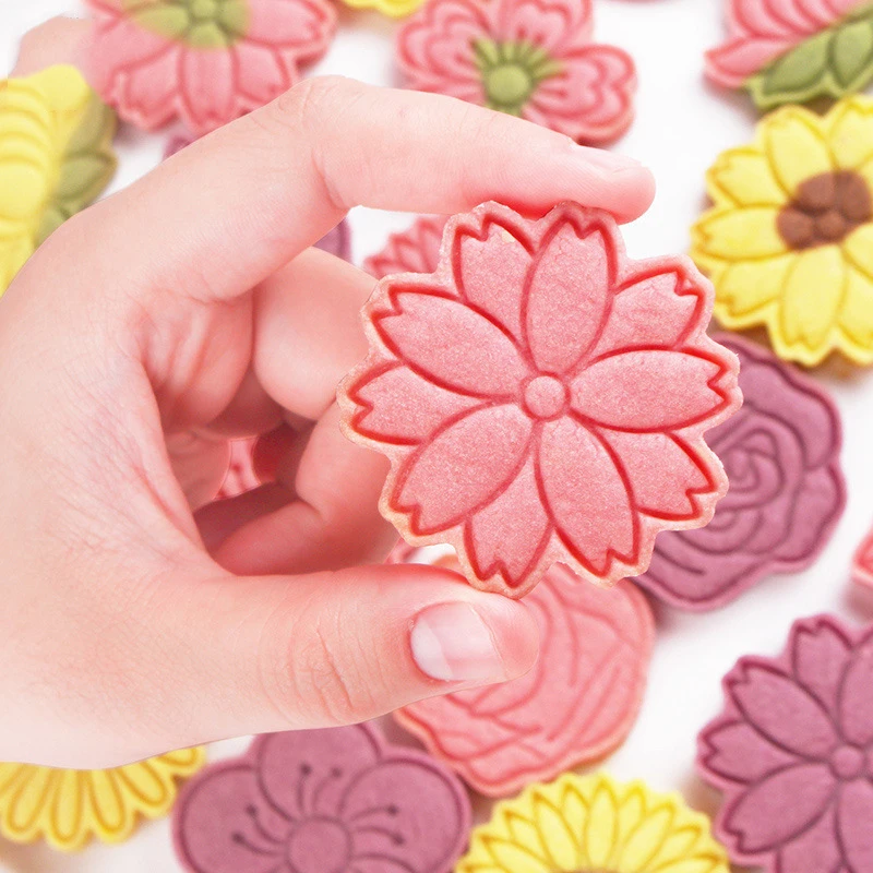 

Christmas Flower Biscuit Mold Chrysanthemum Cherry Blossom Plum Blossom Cartoon Cake Baking Sugar Flipping Cookie Mold Xmas