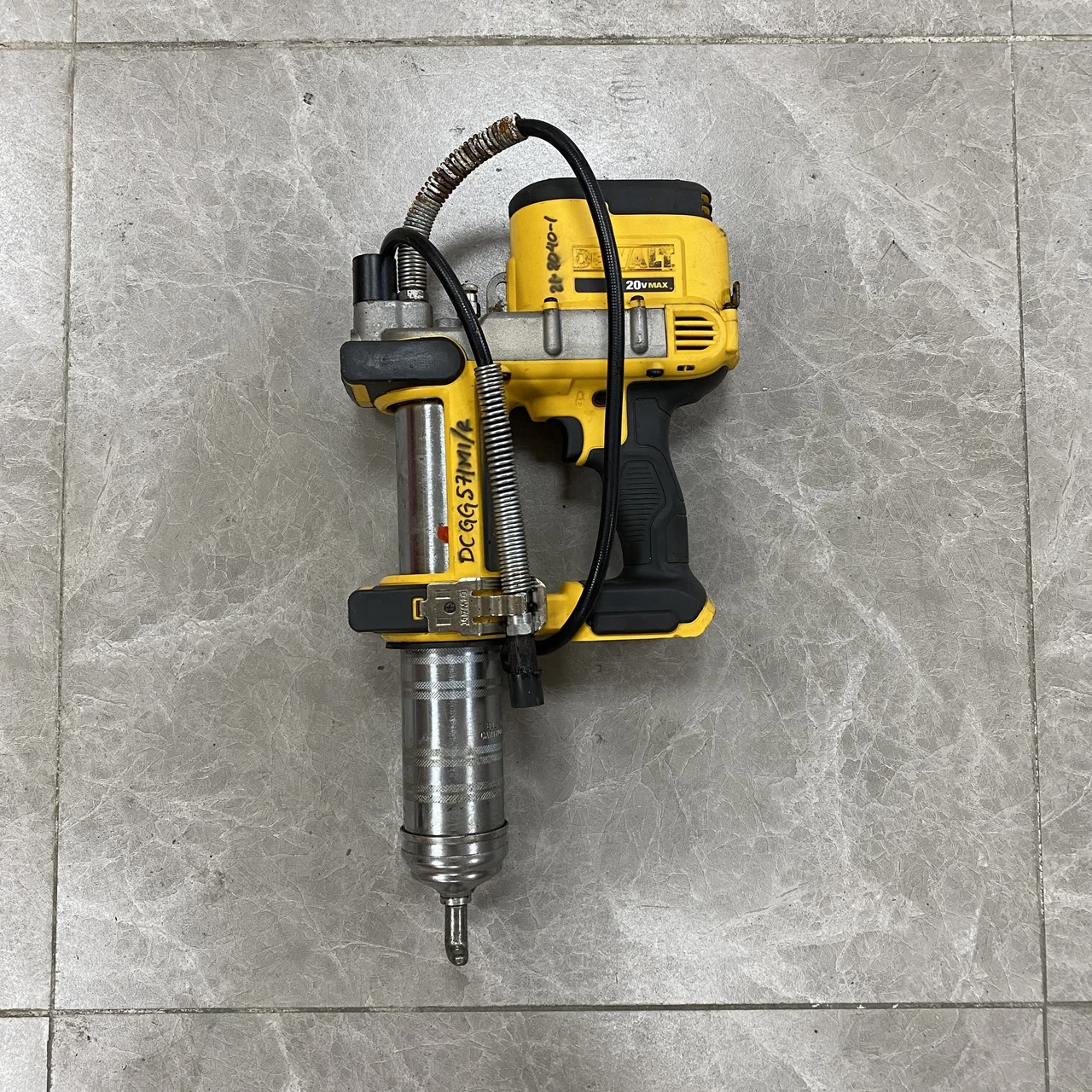 DEWALT DCGG571 аккумуляторный смазочный пистолет, корпус
DEWALT DCGG571 аккумуляторный смазочный пистолет, корпус