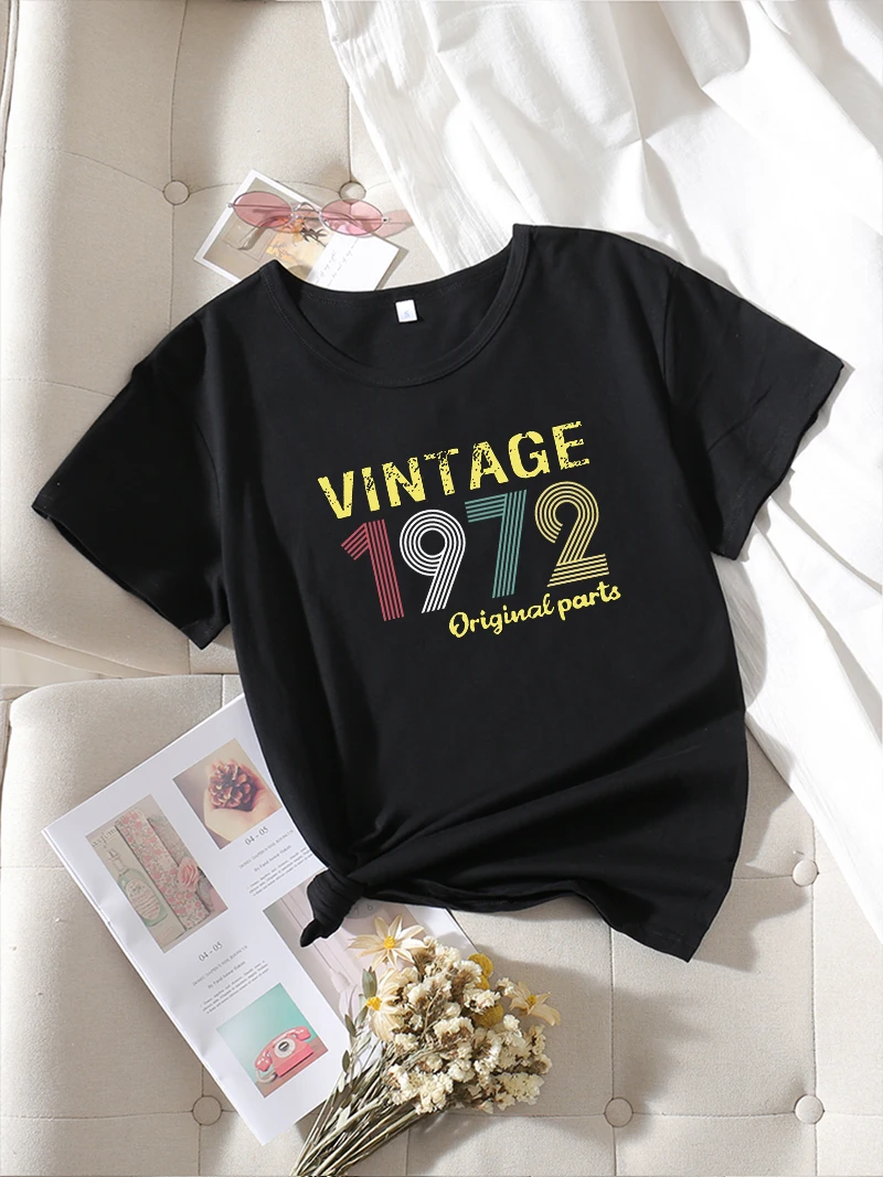 VINTAGE 1972 Enhypen Women's Fashion T-shirts Woman Summer 2022 Queen Wich Clothes Kpop Outfit Tops for Girls Peaky Blinders 90s
VINTAGE 1972 Enhypen Women's Fashion T-shirts Woman Summer 2022 Queen Wich Clothes Kpop Outfit Tops for Girls Peaky Blinders 90s