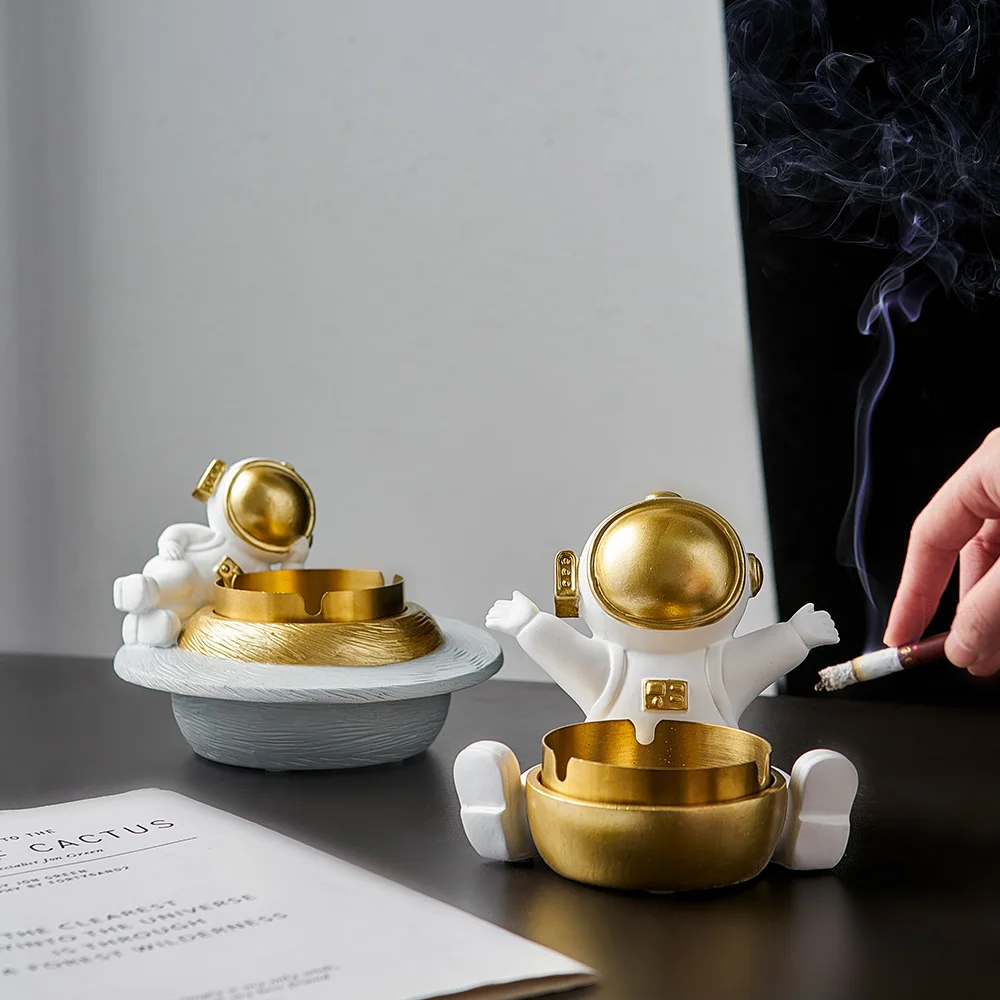 Nordic Home Decor Ashtray Stainless Steel Weed Accessories Astronaut Model Resin Statue Living Room Decorastion Desk Accessories
Nordic Home Decor Ashtray Stainless Steel Weed Accessories Astronaut Model Resin Statue Living Room Decorastion Desk Accessories