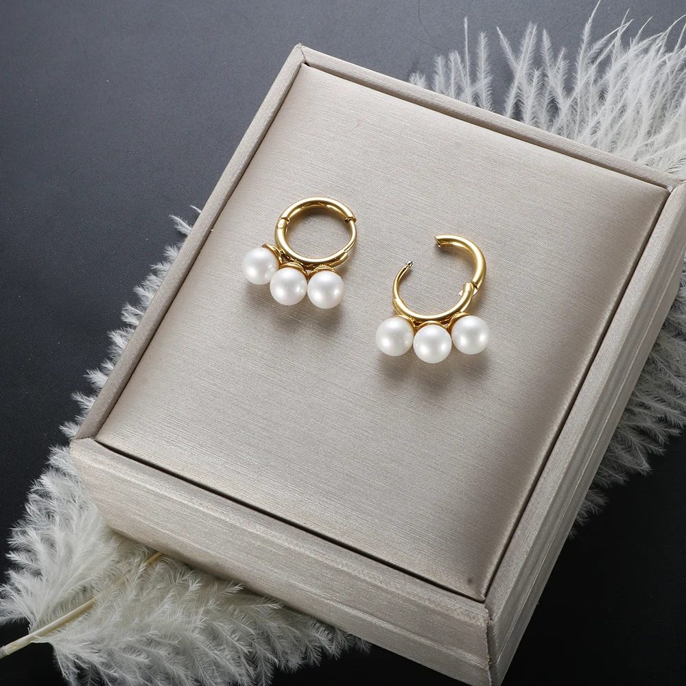 ZMFashion Romantic Shell Pearls Stainless Steel Gold Color Chic Hoop Earrings Women Circle Elegant Charm Fashion Simple Jewelry
ZMFashion Romantic Shell Pearls Stainless Steel Gold Color Chic Hoop Earrings Women Circle Elegant Charm Fashion Simple Jewelry