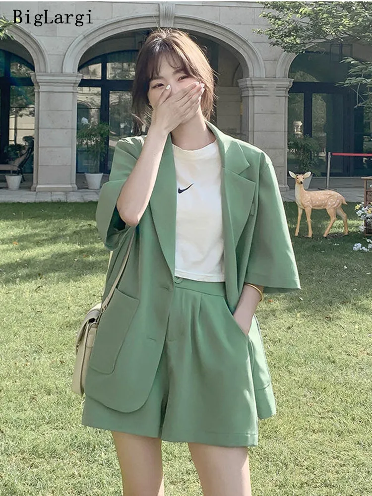 Korean Style Two 2 Piece Set Women Suit Jacket And Shorts Solid Thin Short Sleeve Top Matching Bottoms Summer Woman Clothing
Korean Style Two 2 Piece Set Women Suit Jacket And Shorts Solid Thin Short Sleeve Top Matching Bottoms Summer Woman Clothing