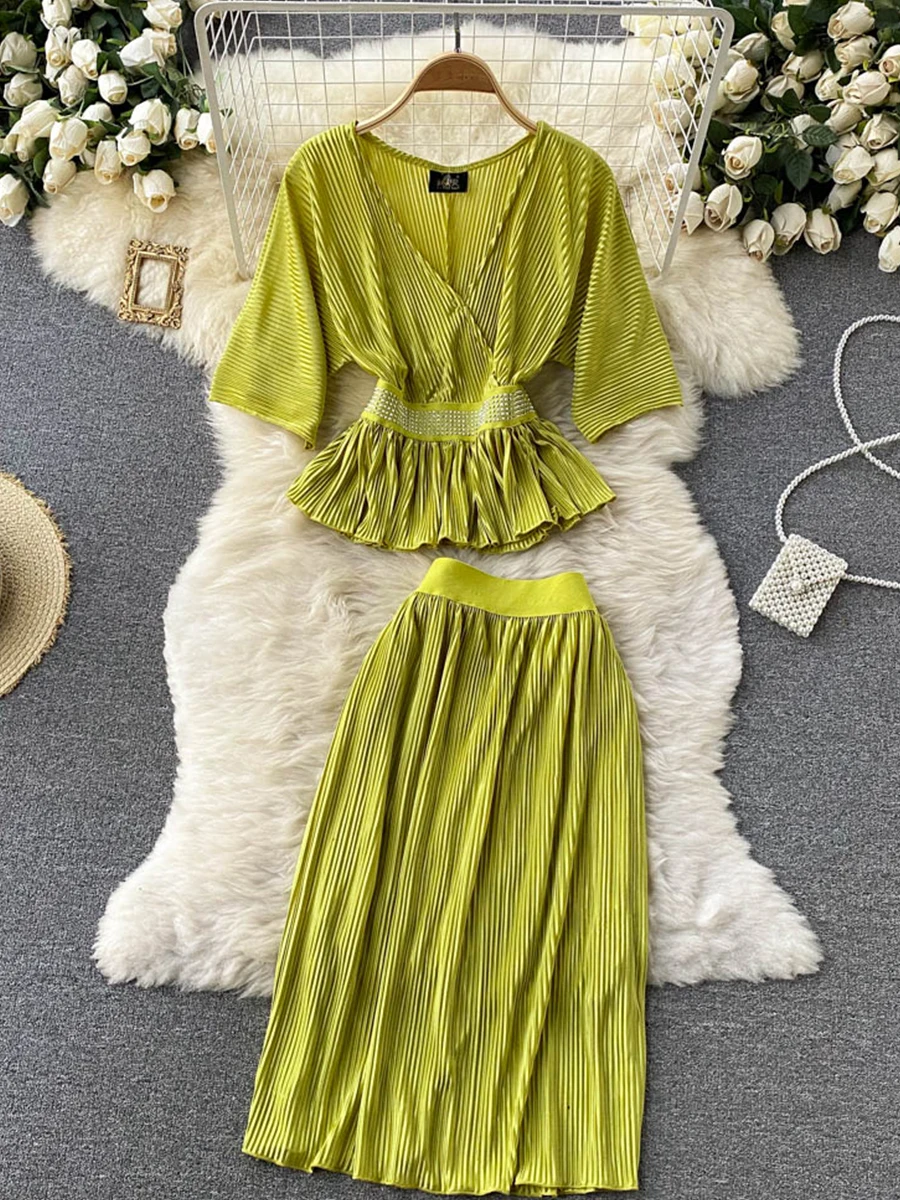 Red/Green/Black Beading Draped Two Piece Set Women Summer Elegant V-Neck Short Sleeve Ruffle Tops + High Waist Pleated Skirt New
Red/Green/Black Beading Draped Two Piece Set Women Summer Elegant V-Neck Short Sleeve Ruffle Tops + High Waist Pleated Skirt New