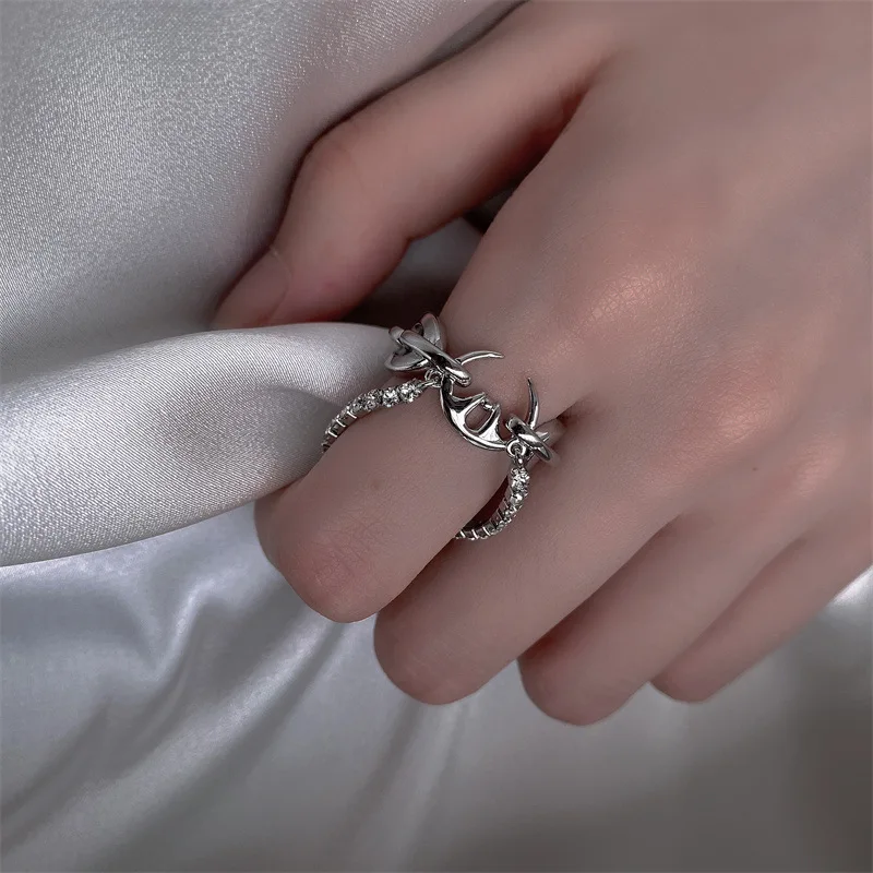 Vintage Fashion Personality Tassel Chain Hollowed-out Ring Ladies Exquisite Open Ring Banquet Jewelry Accessories Gift
Vintage Fashion Personality Tassel Chain Hollowed-out Ring Ladies Exquisite Open Ring Banquet Jewelry Accessories Gift