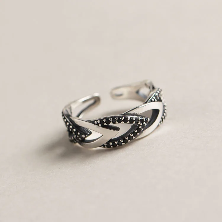 Personalized Trendsetter Korean S925 Sterling Silver Inlaid Diamond Antique Black Zircon Diamond Open Ring Bracelet
Personalized Trendsetter Korean S925 Sterling Silver Inlaid Diamond Antique Black Zircon Diamond Open Ring Bracelet