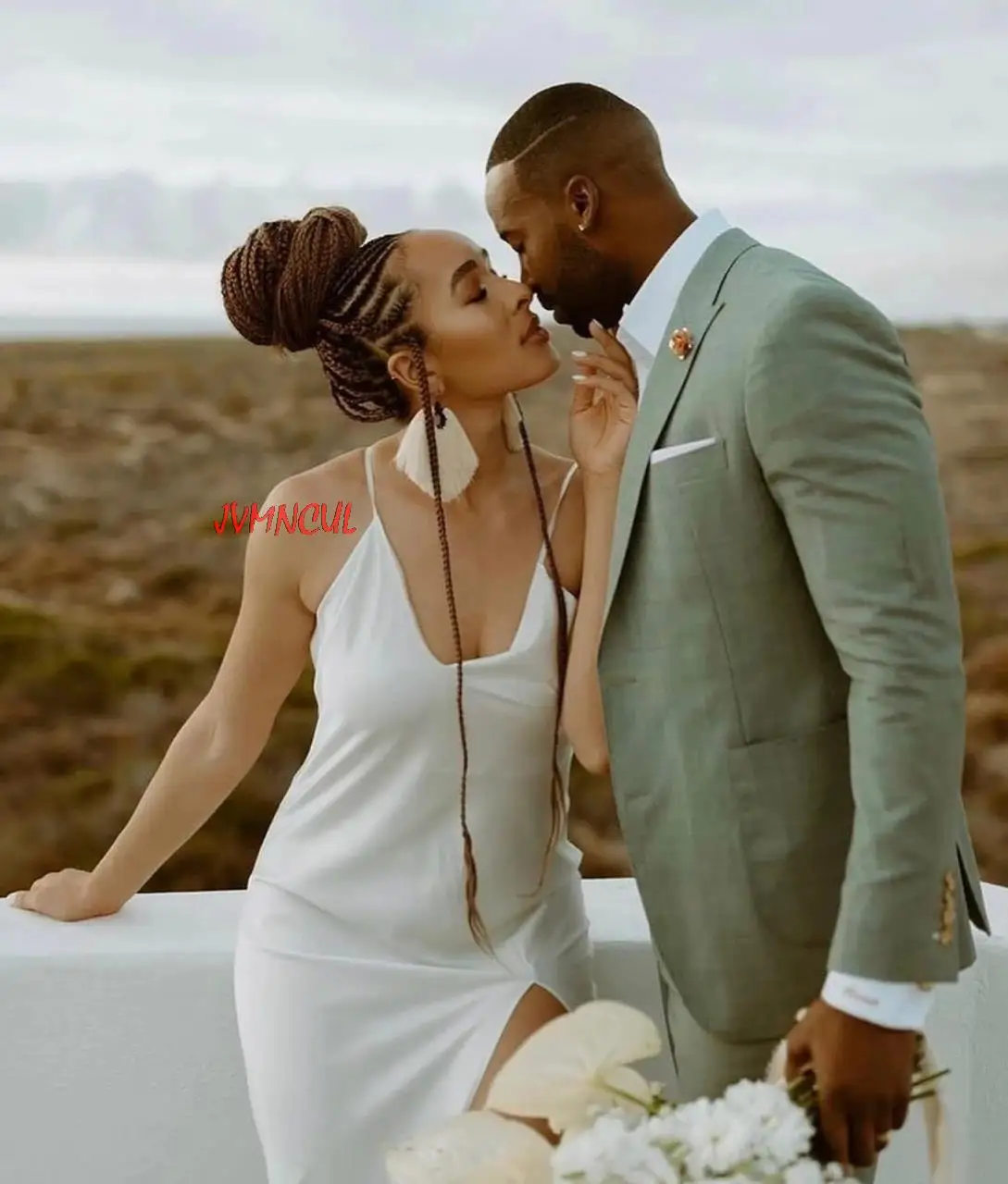 Костюм свадебный мужской классический, смокинг, пик с лацканами, облегающий пиджак, комплект из 2 предметов (пиджак и брюки)
Костюм свадебный мужской классический, смокинг, пик с лацканами, облегающий пиджак, комплект из 2 предметов (пиджак и брюки)