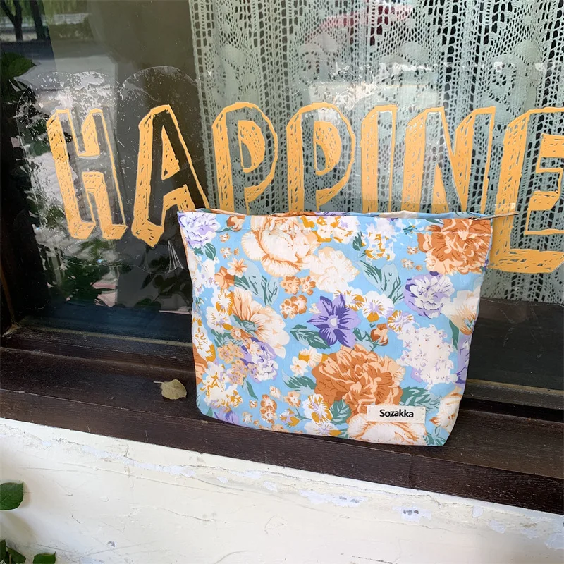 Маленький кошелек для монет на молнии, Женский симпатичный цветочный клатч, сумка для губной помады, кошелек для ключей, Женская холщовая дорожная сумка для хранения косметики
Маленький кошелек для монет на молнии, Женский симпатичный цветочный клатч, сумка для губной помады, кошелек для ключей, Женская холщовая дорожная сумка для хранения косметики