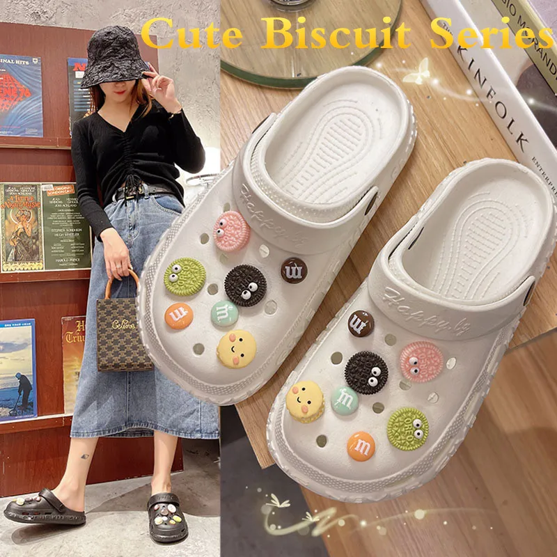 Cute Biscuit Series Croc Charms Designer Lovely Accessories Hot Decoration Ins Popular Shoe Buckles New Kids Boys Girls Gifts
Cute Biscuit Series Croc Charms Designer Lovely Accessories Hot Decoration Ins Popular Shoe Buckles New Kids Boys Girls Gifts