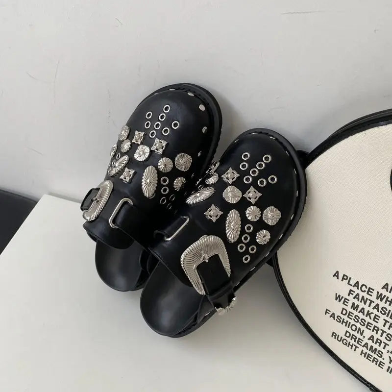 Women's Shoes Summer Punk Metal Rivet Charms Black Slip on Outdoor Platform Modern Slippers Casual Shoes for Female 2022 New
Women's Shoes Summer Punk Metal Rivet Charms Black Slip on Outdoor Platform Modern Slippers Casual Shoes for Female 2022 New