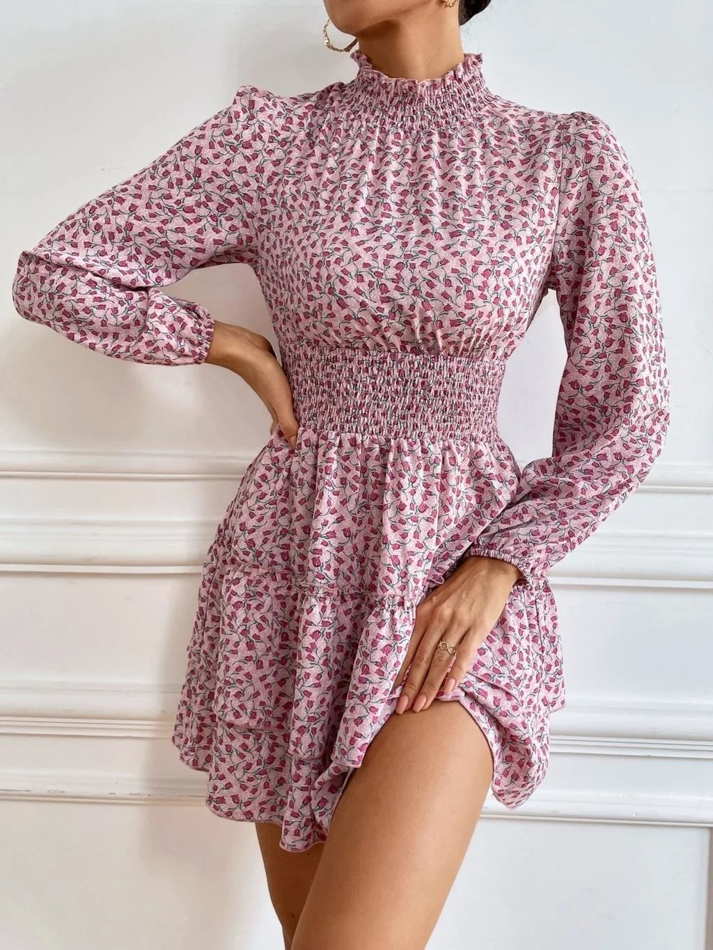 Повседневное элегантное облегающее пикантное платье, новое короткое платье с пышными рукавами, женское повседневное черное платье с цветочным принтом и оборками, весна-осень 2023 
Повседневное элегантное облегающее пикантное платье, новое короткое платье с пышными рукавами, женское повседневное черное платье с цветочным принтом и оборками, весна-осень 2023