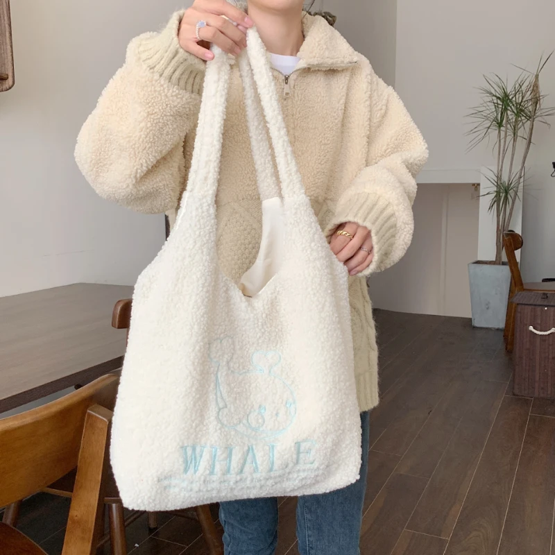 Lovely Embroidery Women Soft Plush Shoulder Bag Winter Fashion Ladies Furry Tote Handbags Faux Lamb Wool Female Large Vest Bag
Lovely Embroidery Women Soft Plush Shoulder Bag Winter Fashion Ladies Furry Tote Handbags Faux Lamb Wool Female Large Vest Bag