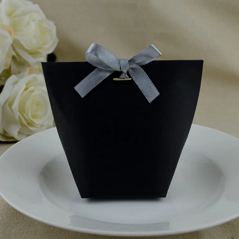 25 pcs Blank Kraft Paper Bag White Black Candy Wedding Favors Gift Box With Ribbon Package Birthday Party Decoration s
25 pcs Blank Kraft Paper Bag White Black Candy Wedding Favors Gift Box With Ribbon Package Birthday Party Decoration s