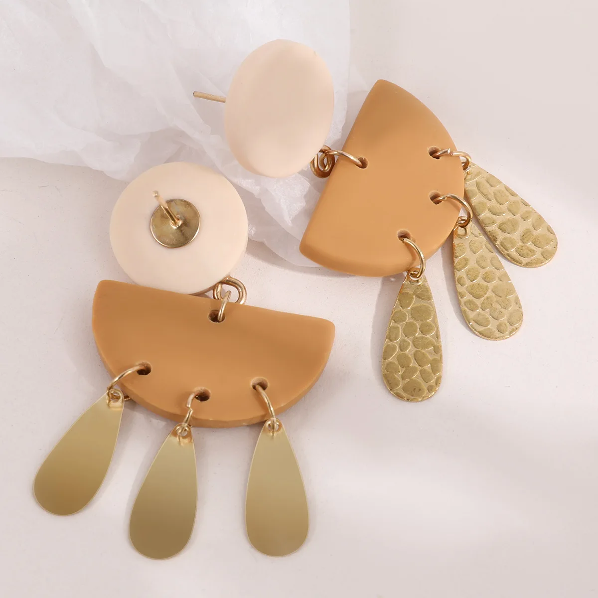 Polymer Clay Stud Earring for Women Girls Fashion Geometric Semicircle Shape Tassel Metal Dangle Unusual Earrings Jewelry
Polymer Clay Stud Earring for Women Girls Fashion Geometric Semicircle Shape Tassel Metal Dangle Unusual Earrings Jewelry